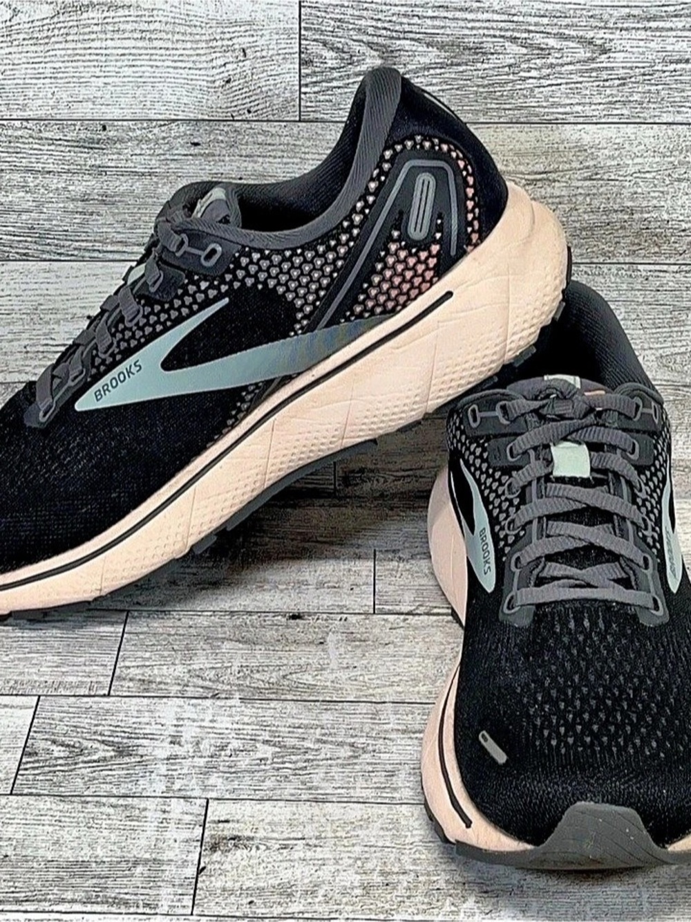 Brooks Ghost 14 Women's Athletic Shoes Black & peach